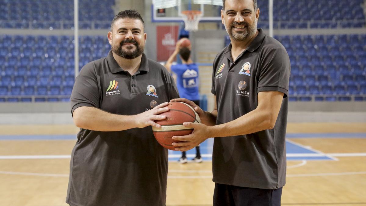 Álex Pérez, a la derecha, junto a Pau Tomàs, con el que ha formado tándem en el banquillo del Palmer Palma.