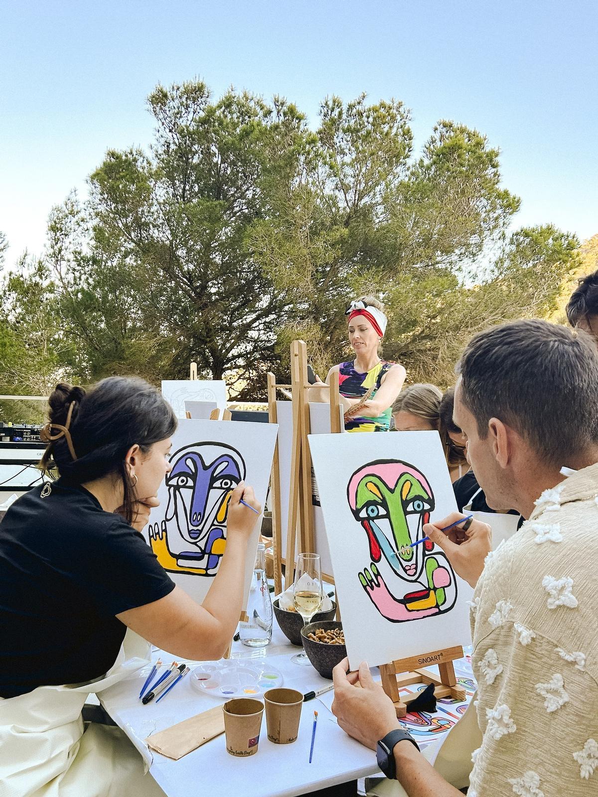 Los participantes pueden llevarse a casa sus propias obras.