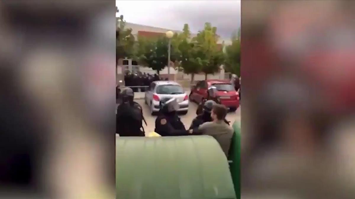 zentauroepp40598773 un detenido por la  guardiacivil   por dar una patada en la 171019112021