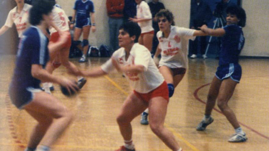 En su primera temporada en la élite el Balonmano Mades tuvo que jugar en los pabellones de Vila-real, Betxí i Alcora.