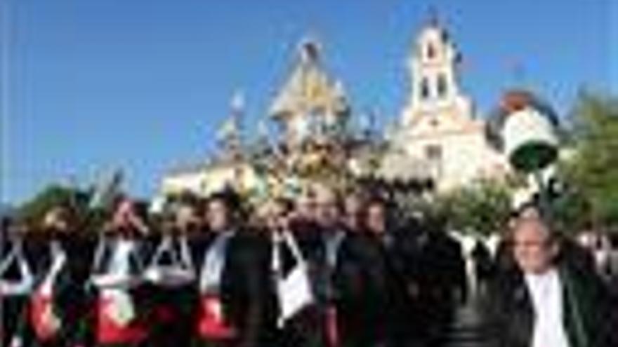 Los fieles de Castelló piden sacar a la calle a la Mare de Deú del Lledó y el Sant Sepulcre cuando se acabe la pandemia