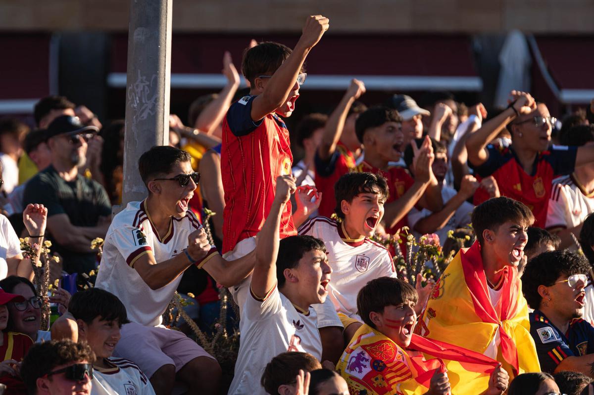 Ambiente de la afición tinerfeña en el Francia - España