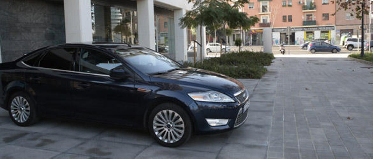 Hacienda ahorra un millón al vincular el coche oficial a la tarjeta para gasolina