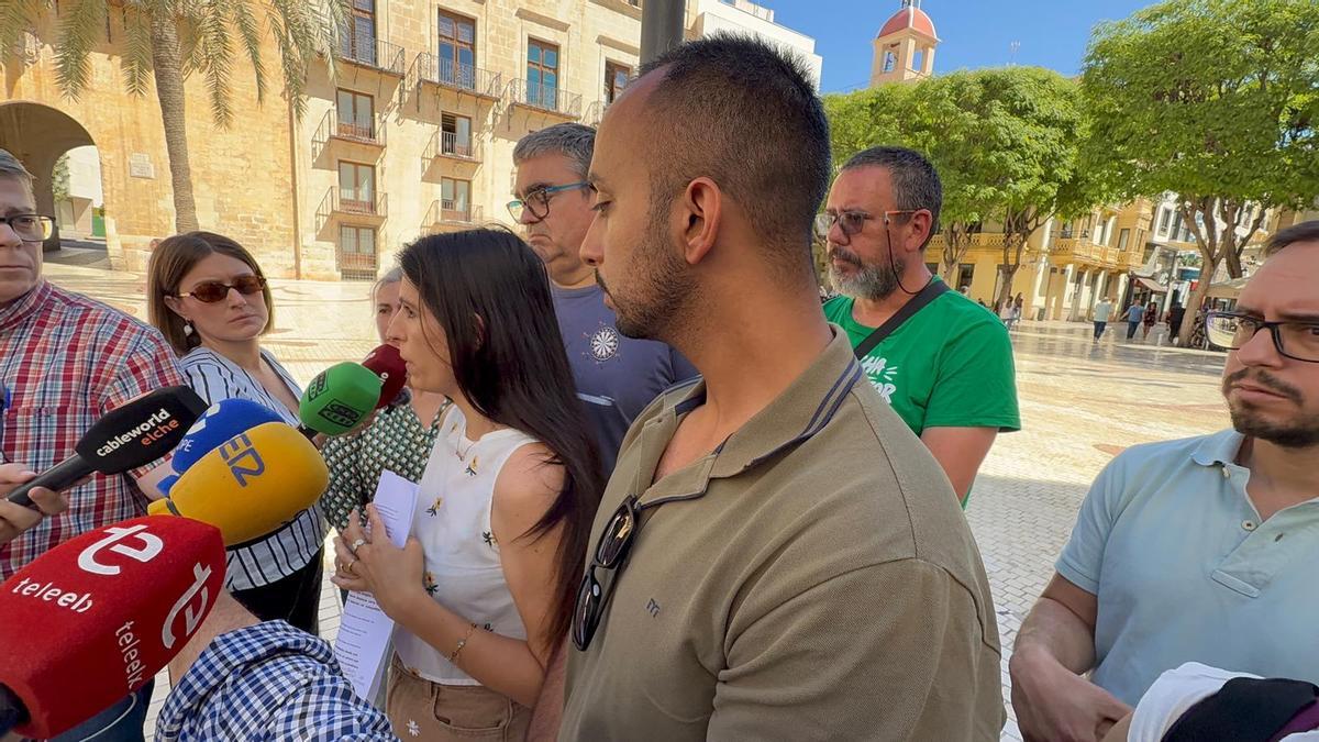Un momento de la concentración de los profesores del IES Severo Ochoa de Elche