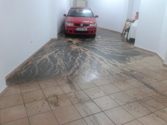 Una calle en Telde, inundada por las lluvias