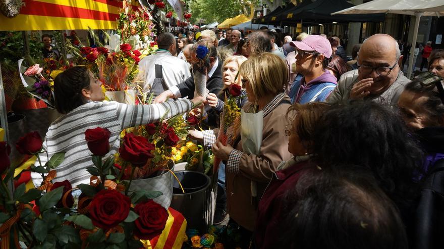 Manresa viu una primera diada de Sant Jordi sense restriccions multitudinària