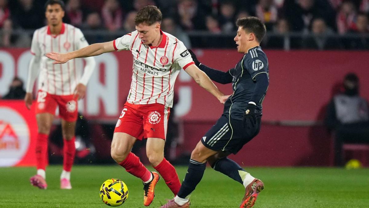 Tsygankov defensat per Güler.