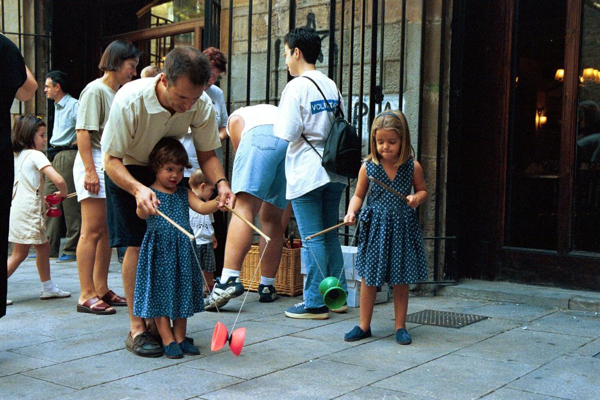 Mercè 1999. JUEGOS INFANTILES Y CUCAAS.