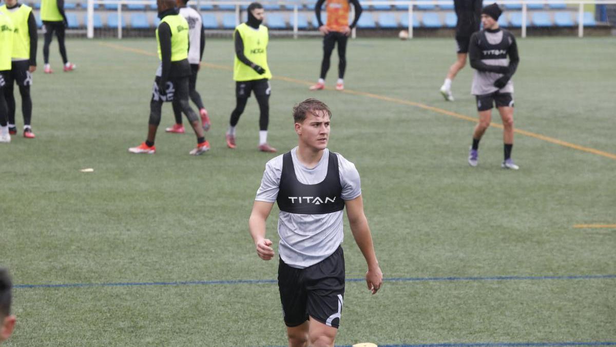 VÍDEO: Primer entrenamiento de Aitor Uzkudun, tercer fichaje invernal del Avilés