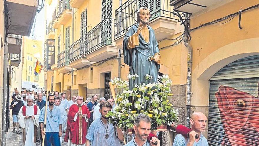 Los pescadores de Palma honran a Sant Pere con la tradicional procesión marítima