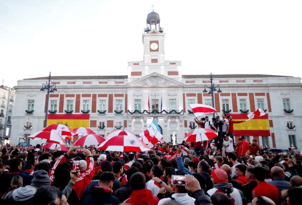 Las aficiones de River y Boca llenan Madrid