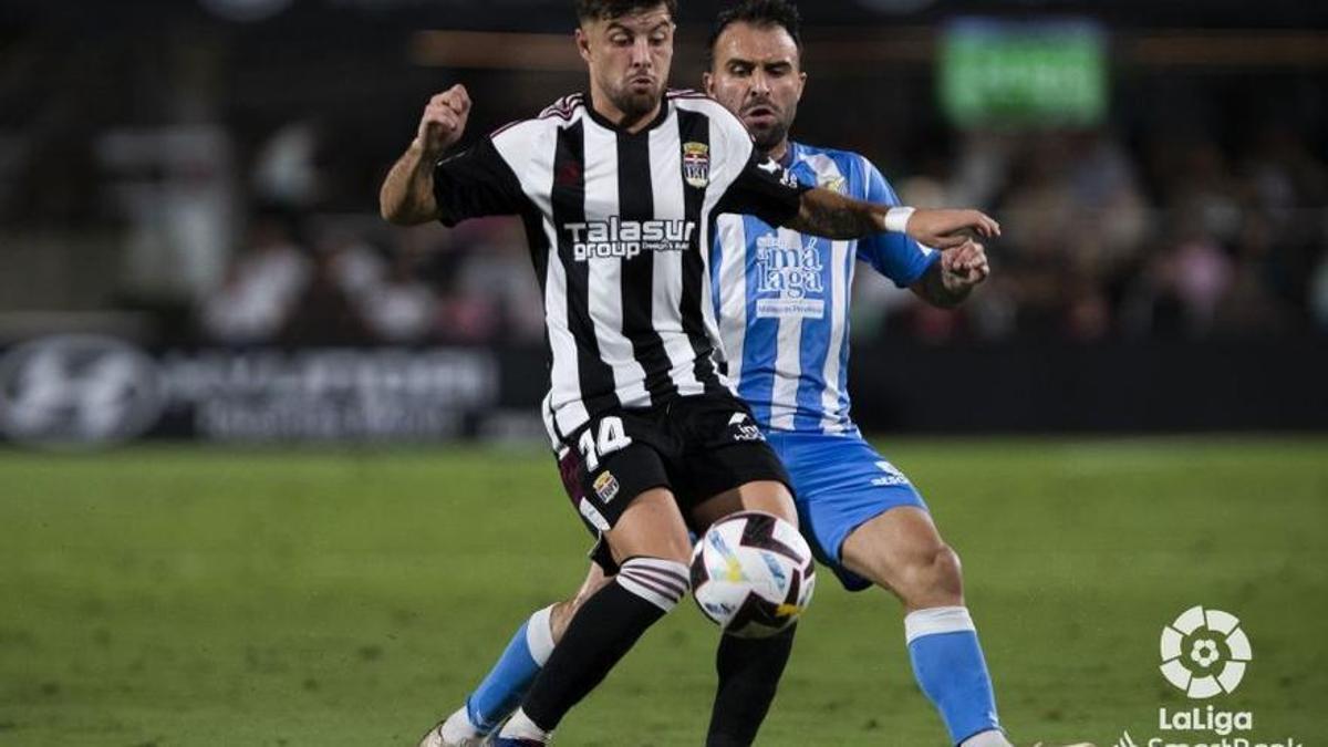 El lateral del Málaga CF Javi Jiménez en el partido contra el Cartagena.