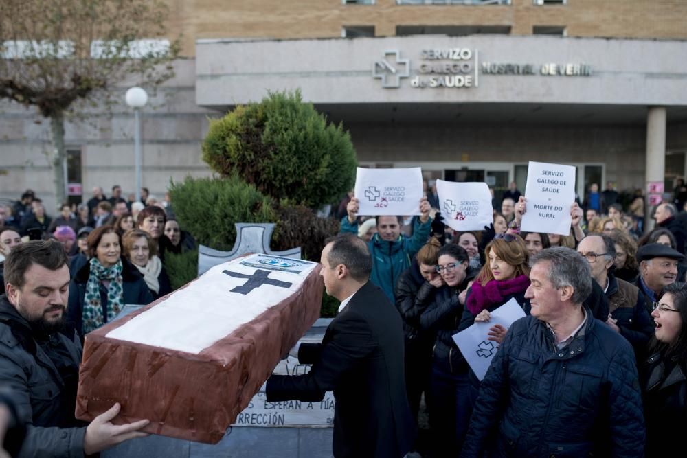 Nueva concentración en el municipio ourensano en protesta por el cierre del paritorio.