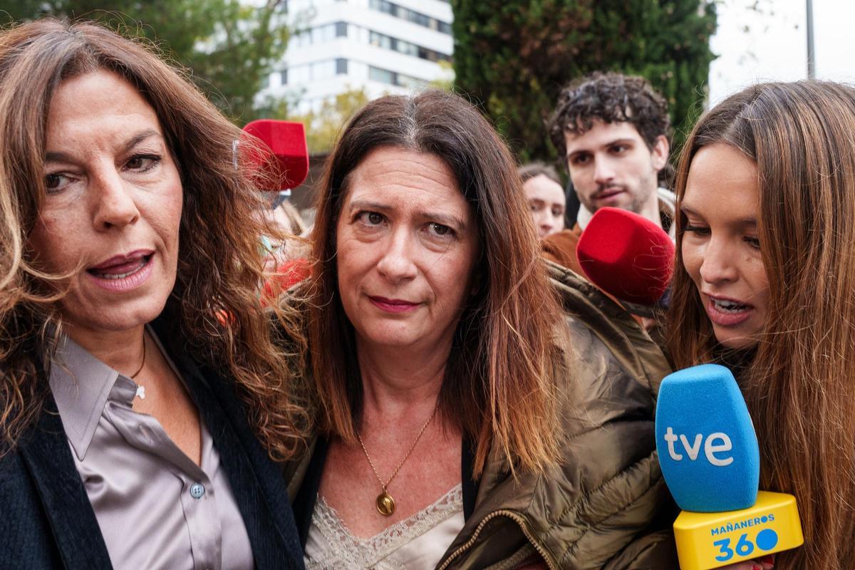 Archivo - Leire Díez a su llegada a los juzgados de Plaza de Castilla para declarar por el caso ‘Leire Díez’, a 17 de noviembre de 2025, en Madrid (España).