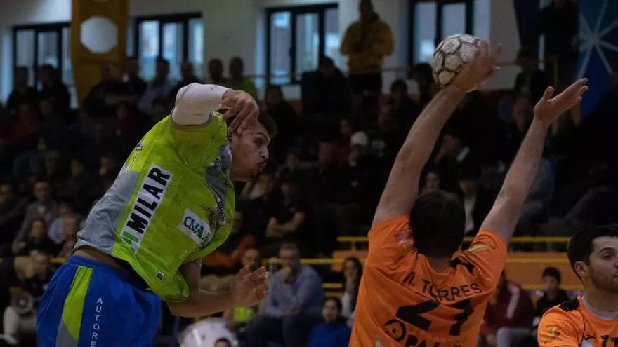 Felipe, "el pistolero", renueva por el Balonmano Zamora