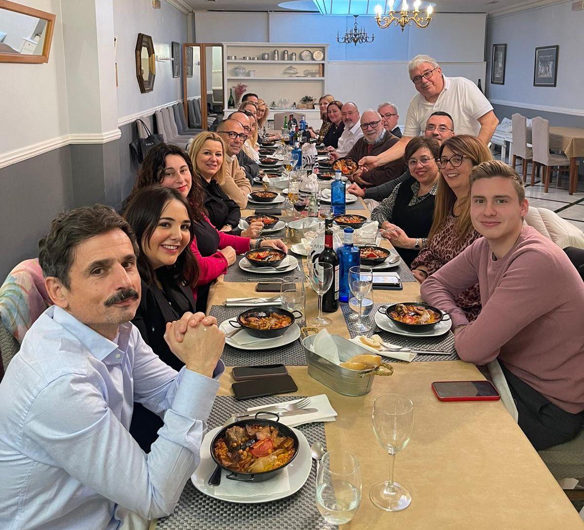 La corporación municipal ha celebrado la tradicional comida de Sant Antoni, con 'arròs al forn' como plato estrella, en el Birbar Espai Gastronòmic Valencià.