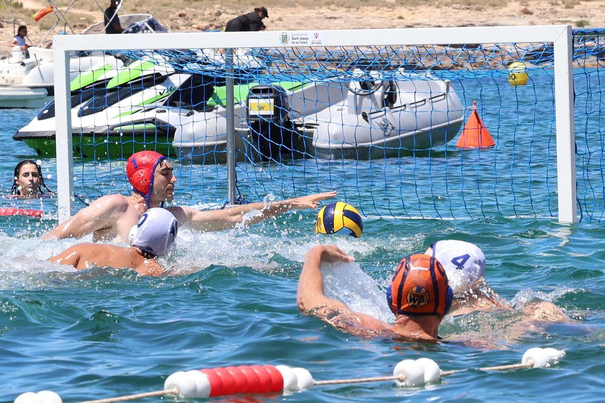 Imágenes de la fase final del Beach Polo Sant Josep disputado en Port des Torrent