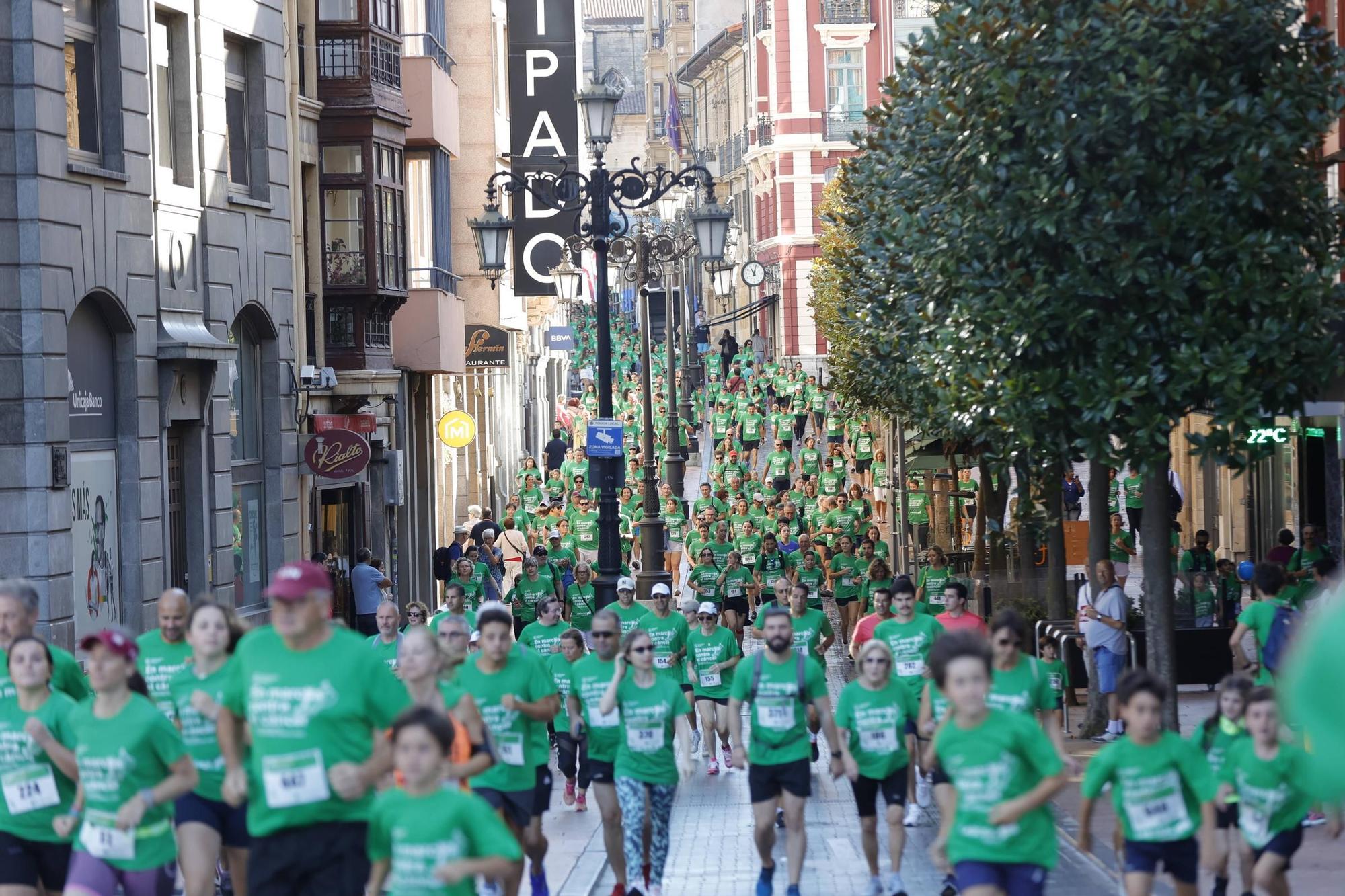 Marea verde de 1.500 corredores contra el cáncer en Oviedo