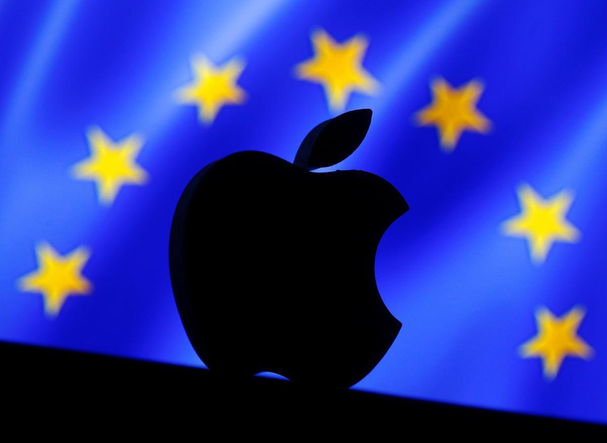 A 3D printed Apple logo is seen in front of a displayed European Union flag in this illustration taken September 2, 2016. REUTERS/Dado Ruvic/Illustration     TPX IMAGES OF THE DAY