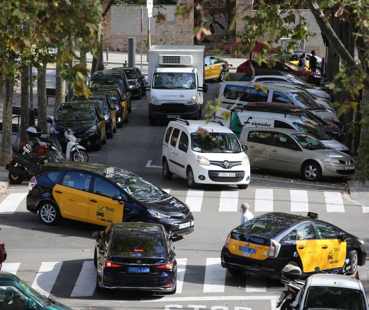 Veïns del parc Güell exigeixen            la retirada d’una parada de taxis