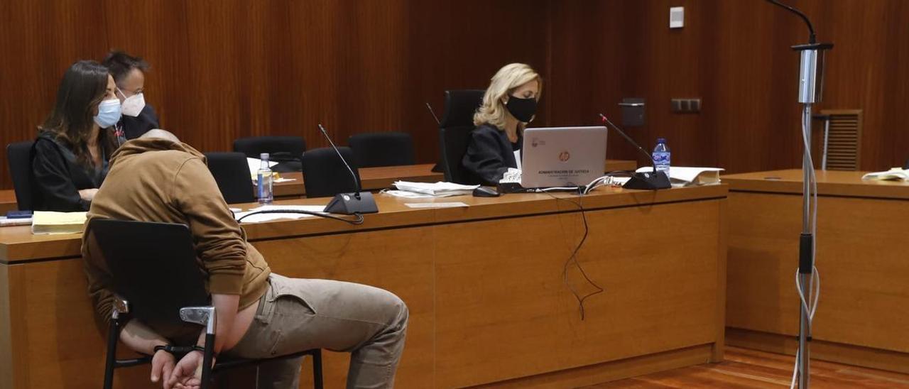 El acusado se quedó dormido durante el juicio.