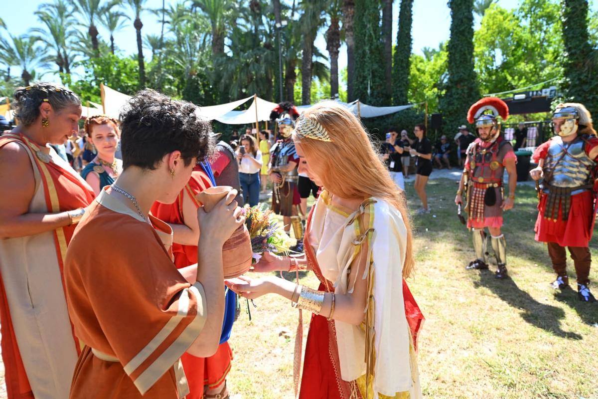 La apertura de la XVIII ÁGORA HELIKETANA de la Asociación de Pobladores de Elche, en imágenes