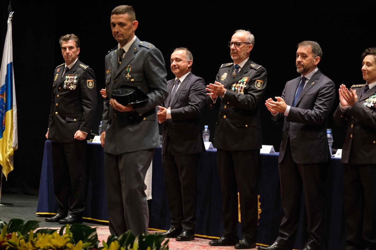 Acto Institucional de la Policía Nacional en el Teatro Guimerá