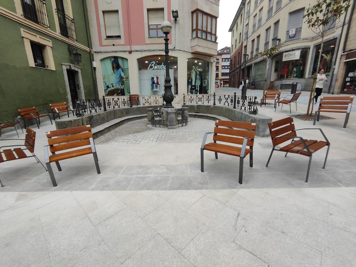 Grado estrena plaza, la primera del plan de peatonalización del centro Grado estrena plaza, la primera del plan de peatonalización del centro