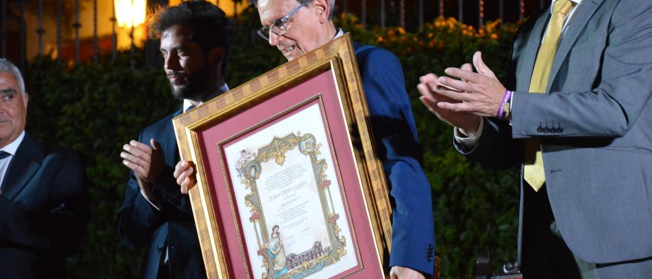 Jósé Pintor, Ángel Marín Juan Ortega y Alfonso Alcaide, en un momento del homenaje.