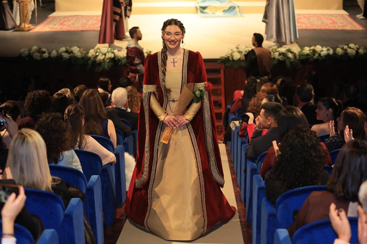 Na Violant d'Hongria: sueño medieval para Victoria Arcos en el 75º aniversario de la Germandat