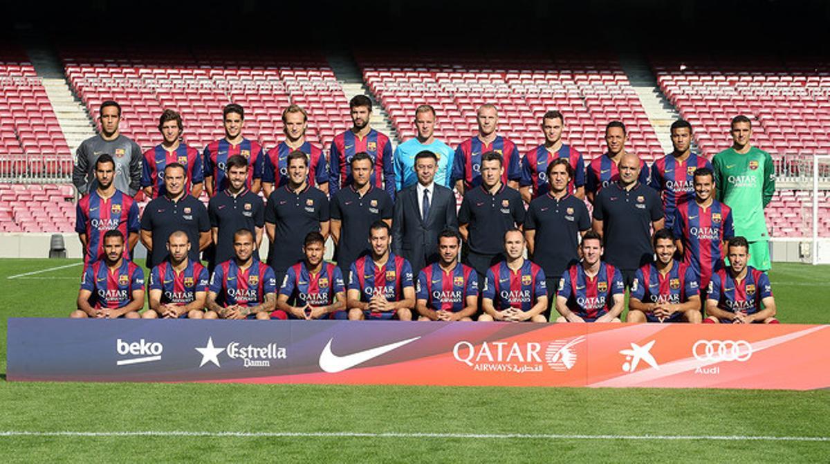 La foto oficial del Barça 2014-2015, con los 23 jugadores, el cuerpo técnico y el presidente Bartomeu.