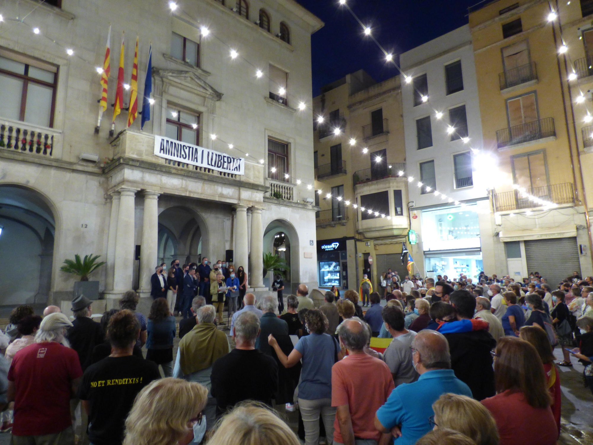 Concentració Free Puigdemont a Figueres