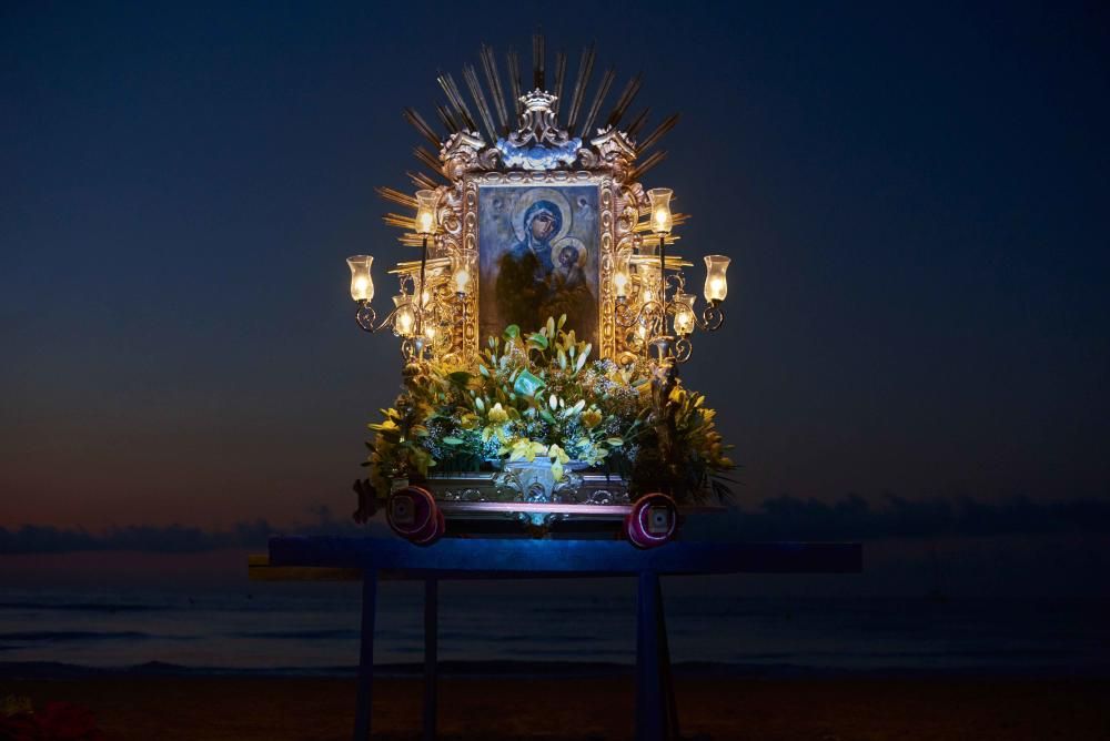 Virgen de los Desamparados y contra las fiebres en la playa de Canet.