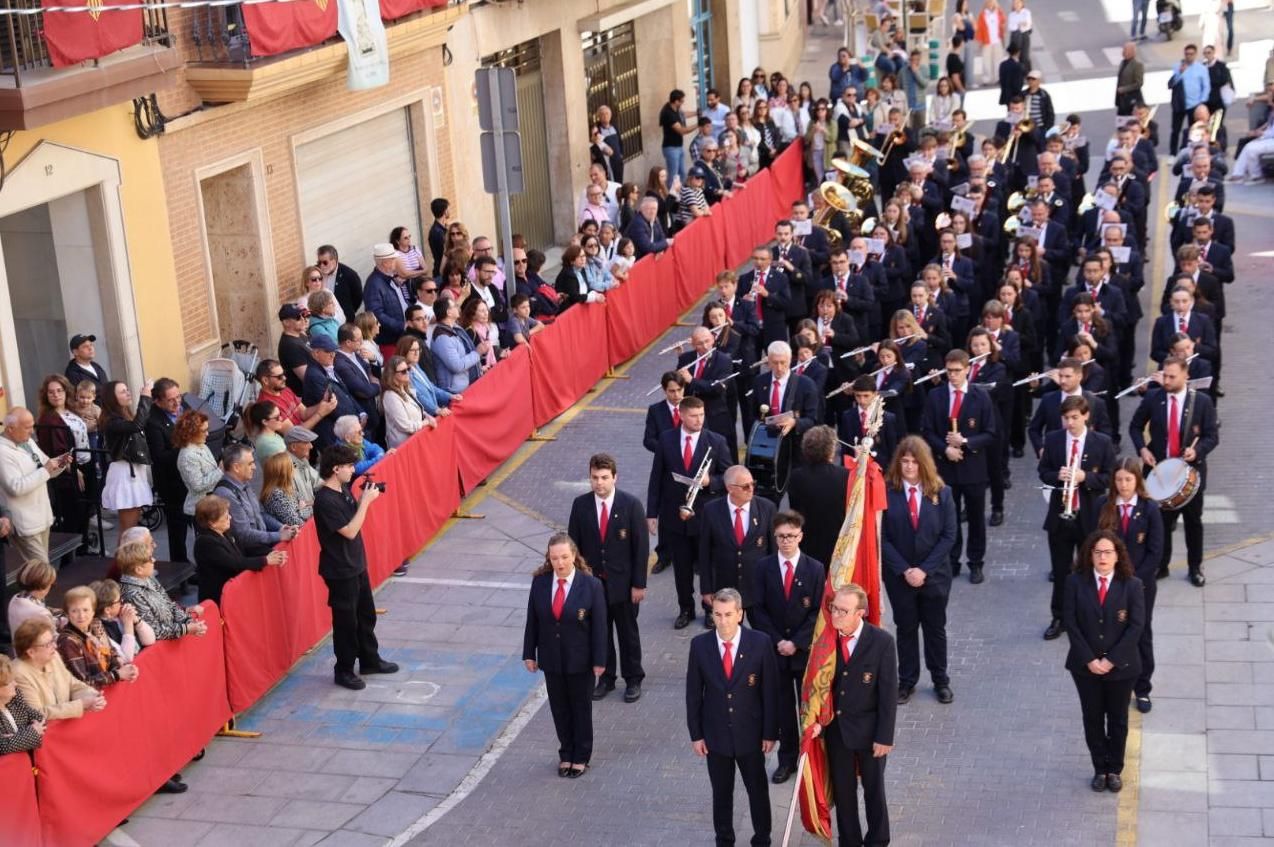 La Sociedad Musical Santa Cecília de Alcàsser, durante el desfile.