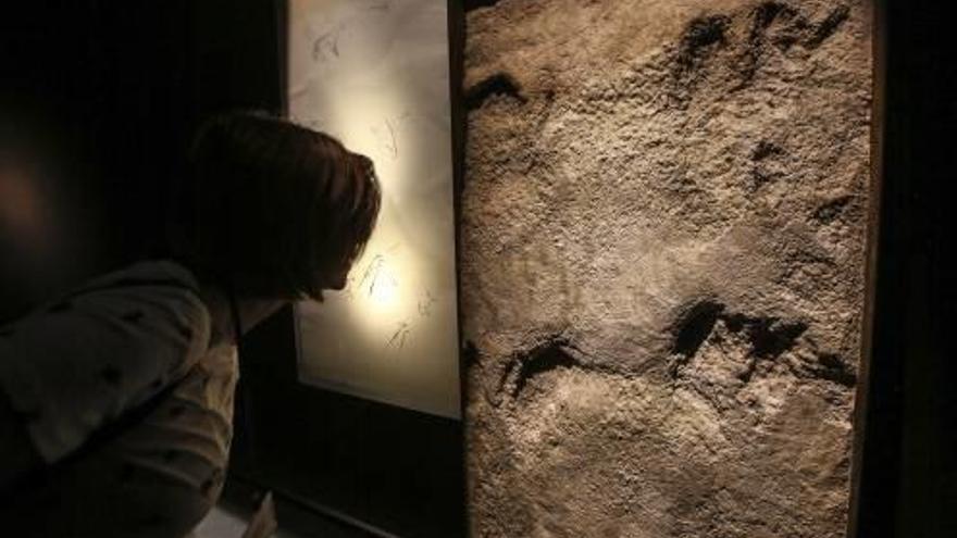 Imágenes de la exposición sobre arte rupestre inaugurada ayer en el Museo Arqueológico de Alicante.