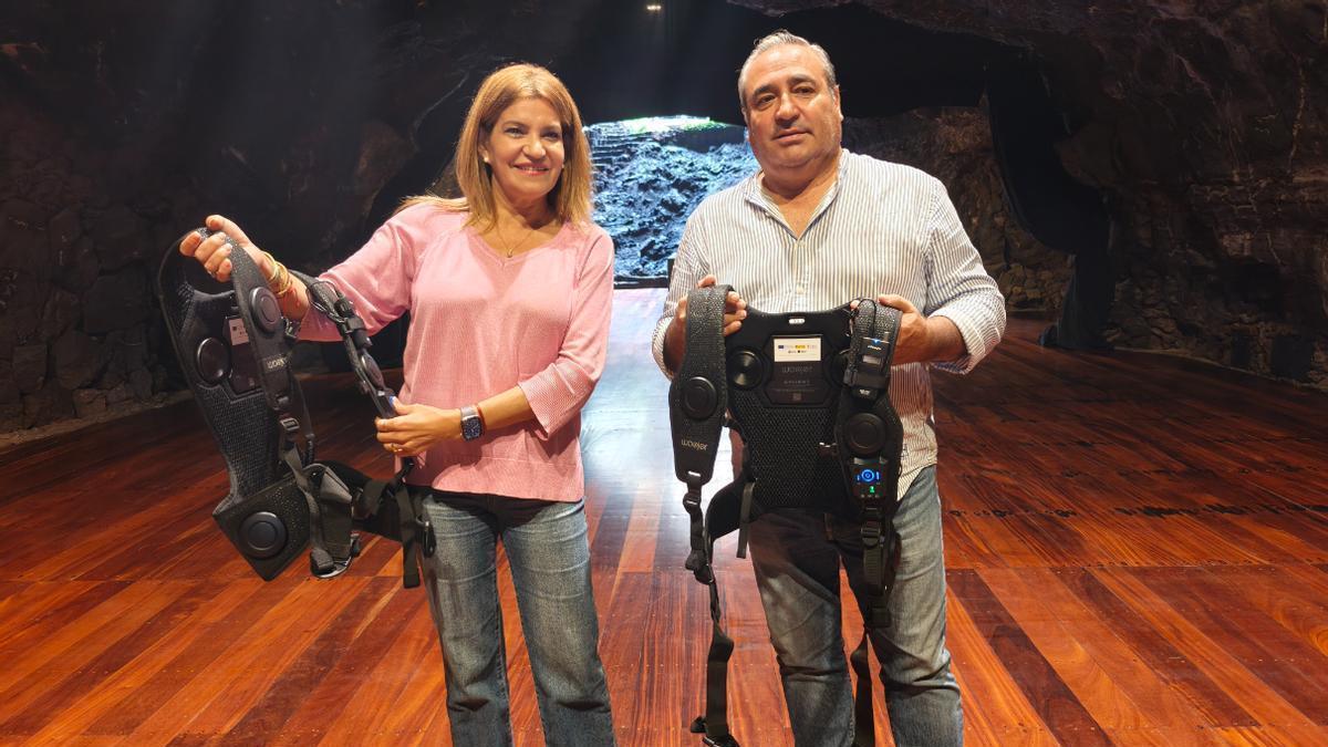 La vicepresidenta, María Jesús Tovar, junto al consejero de los CACT, Ángel Vázquez
