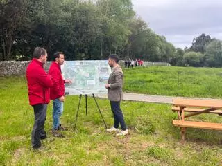 La Turbera de Las Dueñas, en Cudillero, luce ya su mejor cara tras la intervención regional (y estrena paseo y área de descanso)