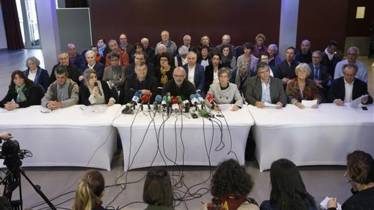 Los mediadores implicados en el desarme de ETA han ofrecido una rueda de prensa hoy en Baiona