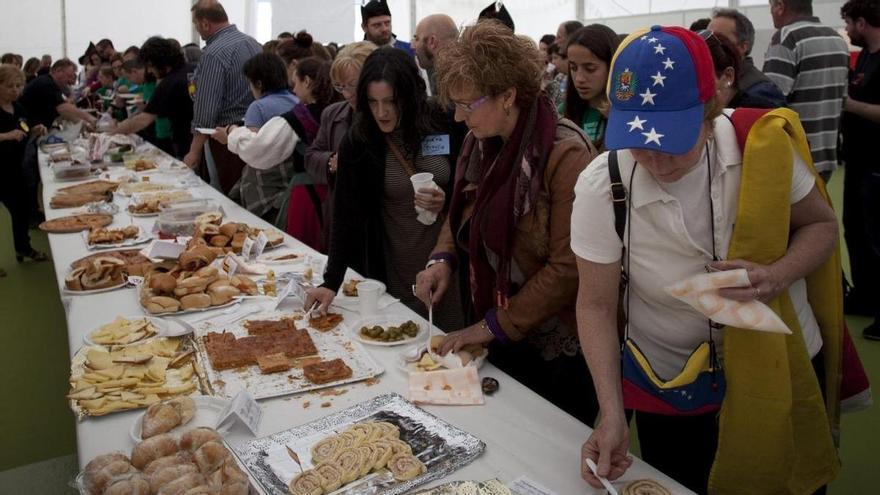Langreo celebra la fiesta &quot;Amestando cultures&quot; que organiza Intervalo