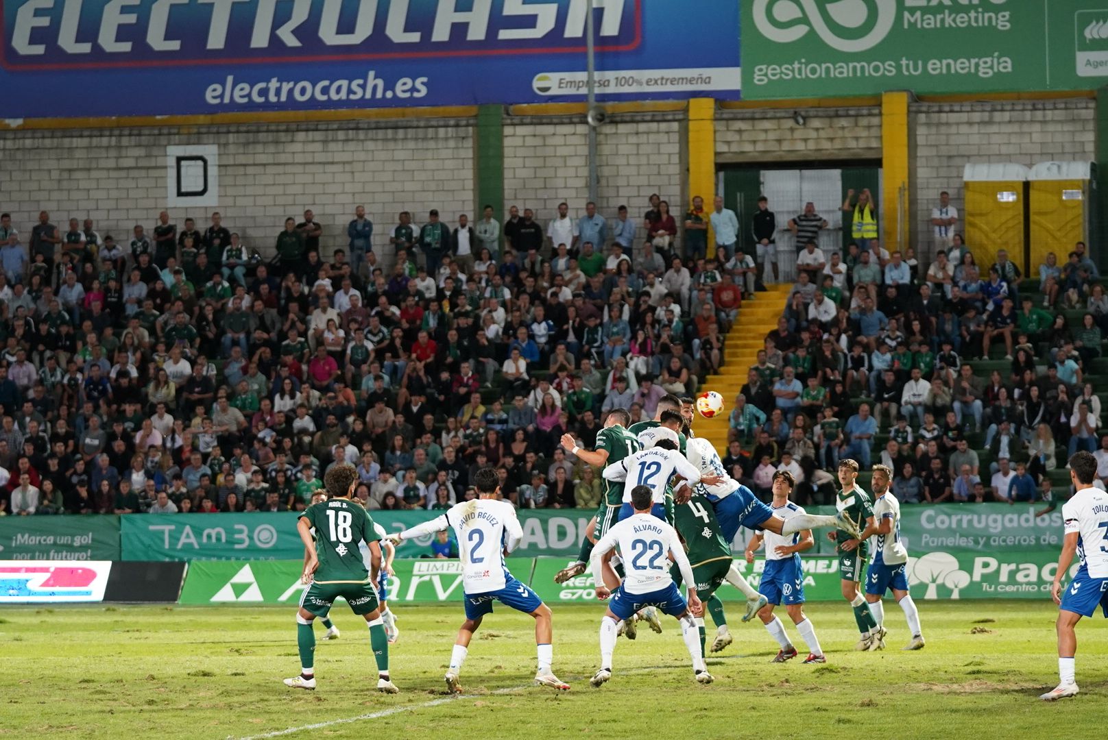 Las imágenes del Cacereño-Tenerife