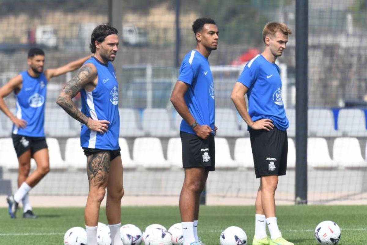 El Deportivo regresa al trabajo en Abegondo: primeras imágenes sobre el césped con los nuevos fichajes