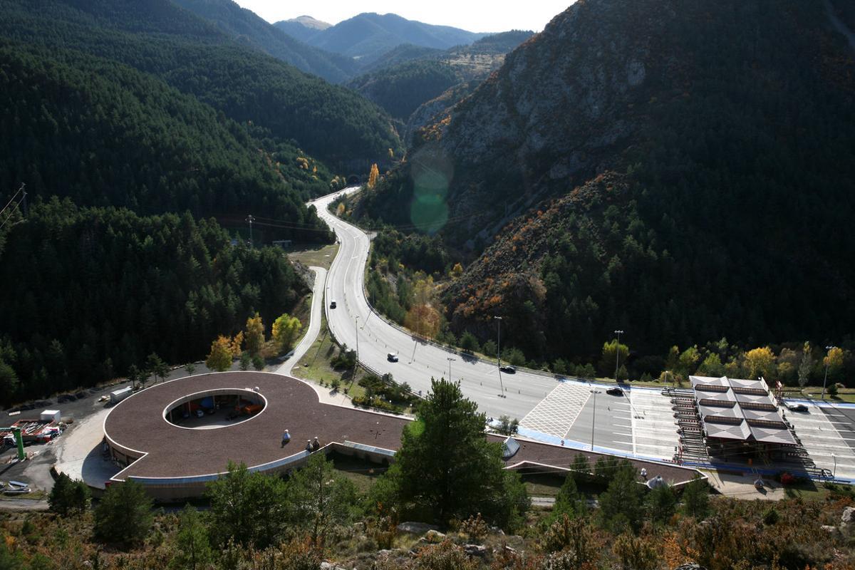 Peaje en la salida de túnel del Cadí. 