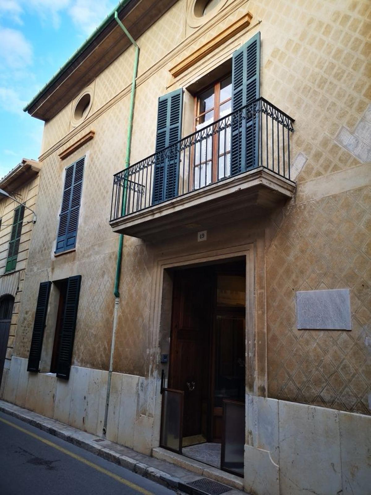 Imagen de la fachada de la residencia de Llucmajor.