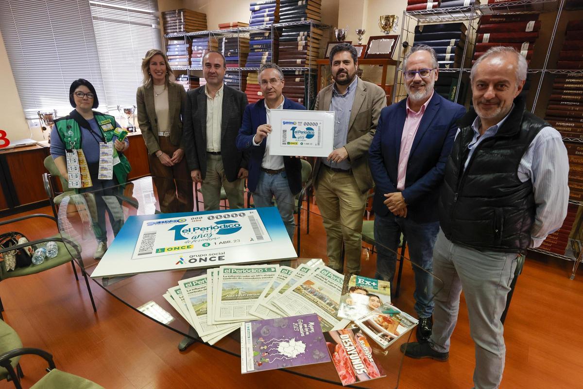 La ONCE sortea el 1 de abril 5,5 millones de cupones en homenaje a El Periódico Extremadura, diario decano de la región y presenta el cupón en nuestra hemeroteca.