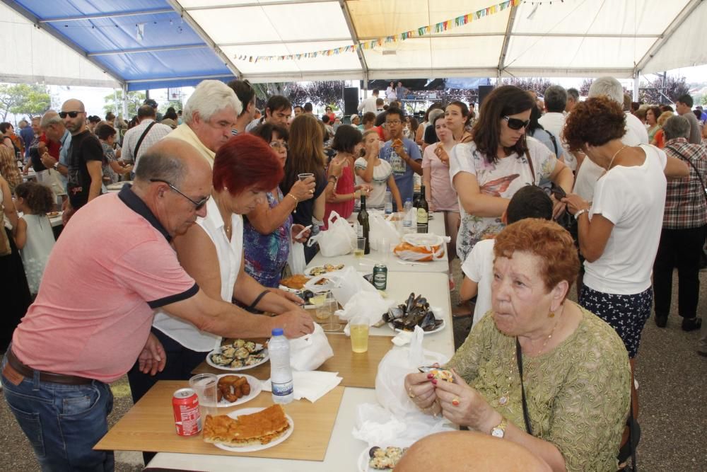 La Festa do Mexillón agota 5 toneladas de bivalvo y se convierte en un altavoz para exigir un auditorio