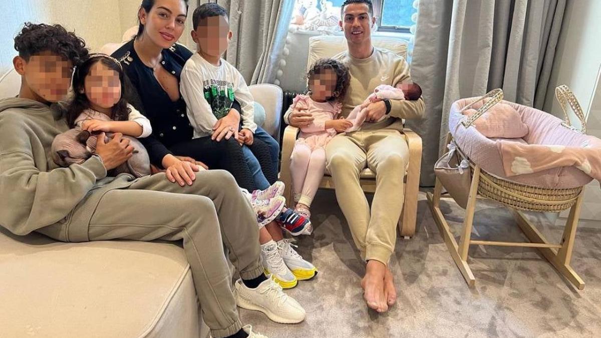 Georgina Rodríguez y Cristiano Ronaldo, foto familiar con la niña recién nacida