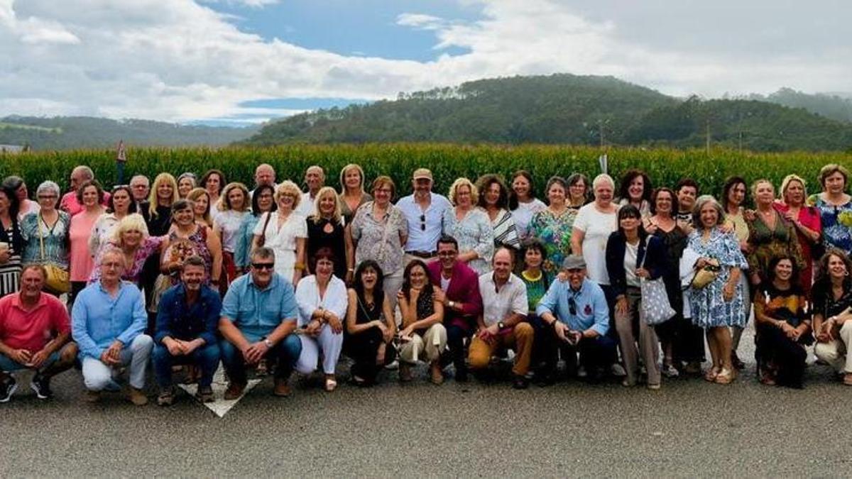Foto de familia de los invitados.