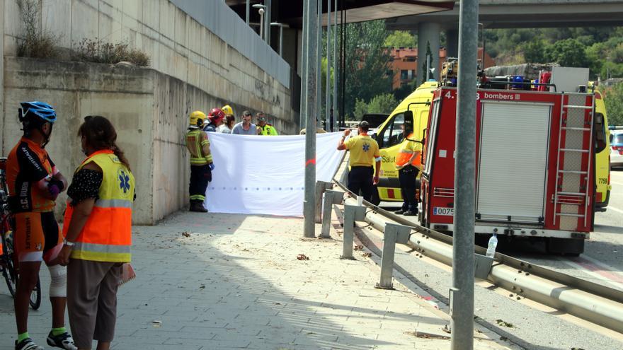 Un ciclista testimoni de l’accident de Castellbisbal assegura que el conductor va accelerar en lloc de frenar