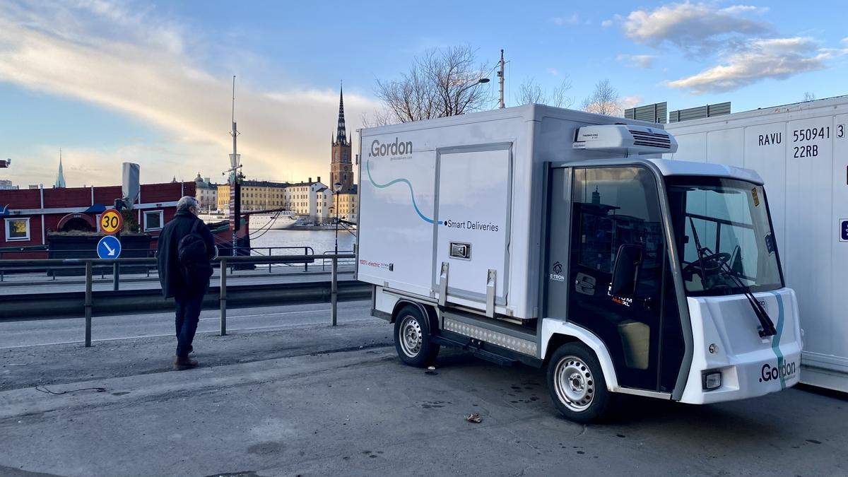 Furgoneta eléctrica para realizar el reparto de última milla en el distrito de Södermalm, en Estocolmo