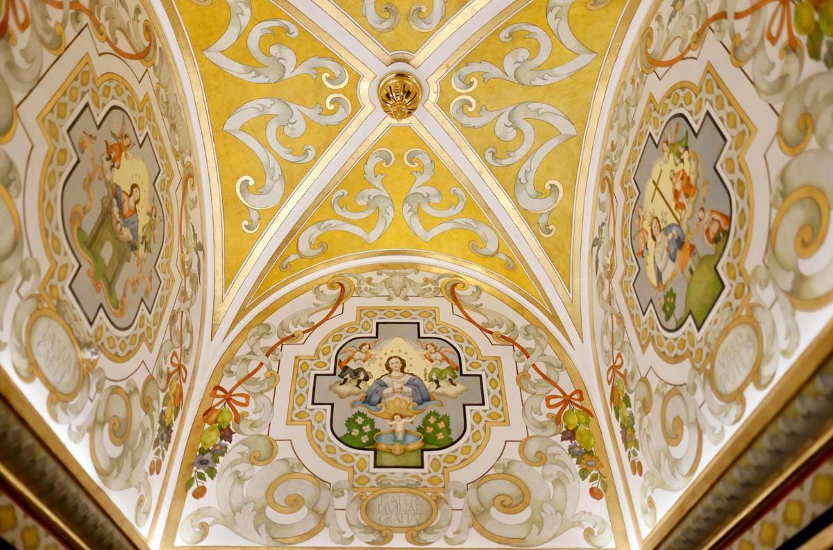 Nuevo camarín de la Esperanza de Triana en la capilla de Los Marineros.